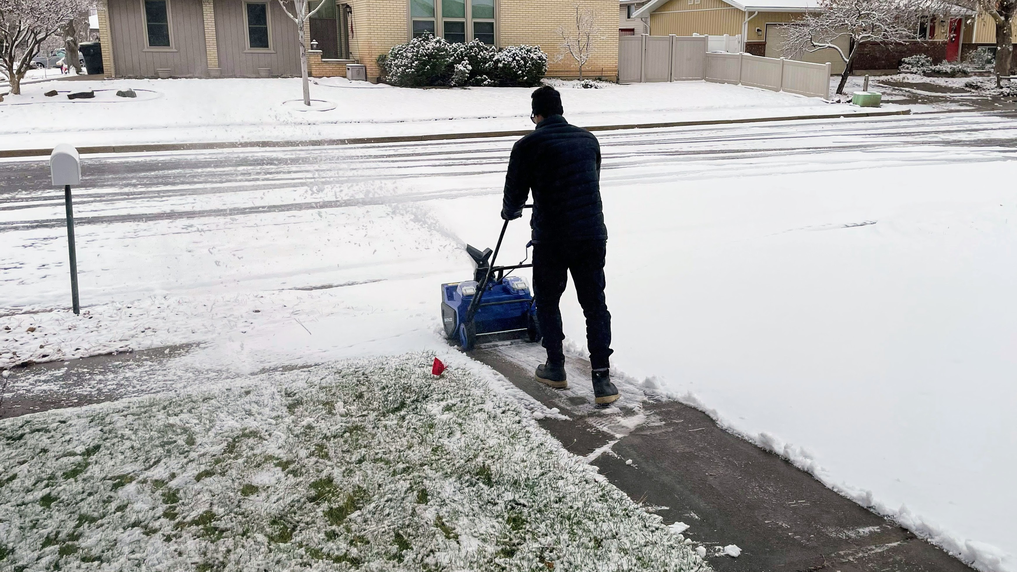 Snow Joe 24V-X2-SB22 22-in Push Battery Snow Blower