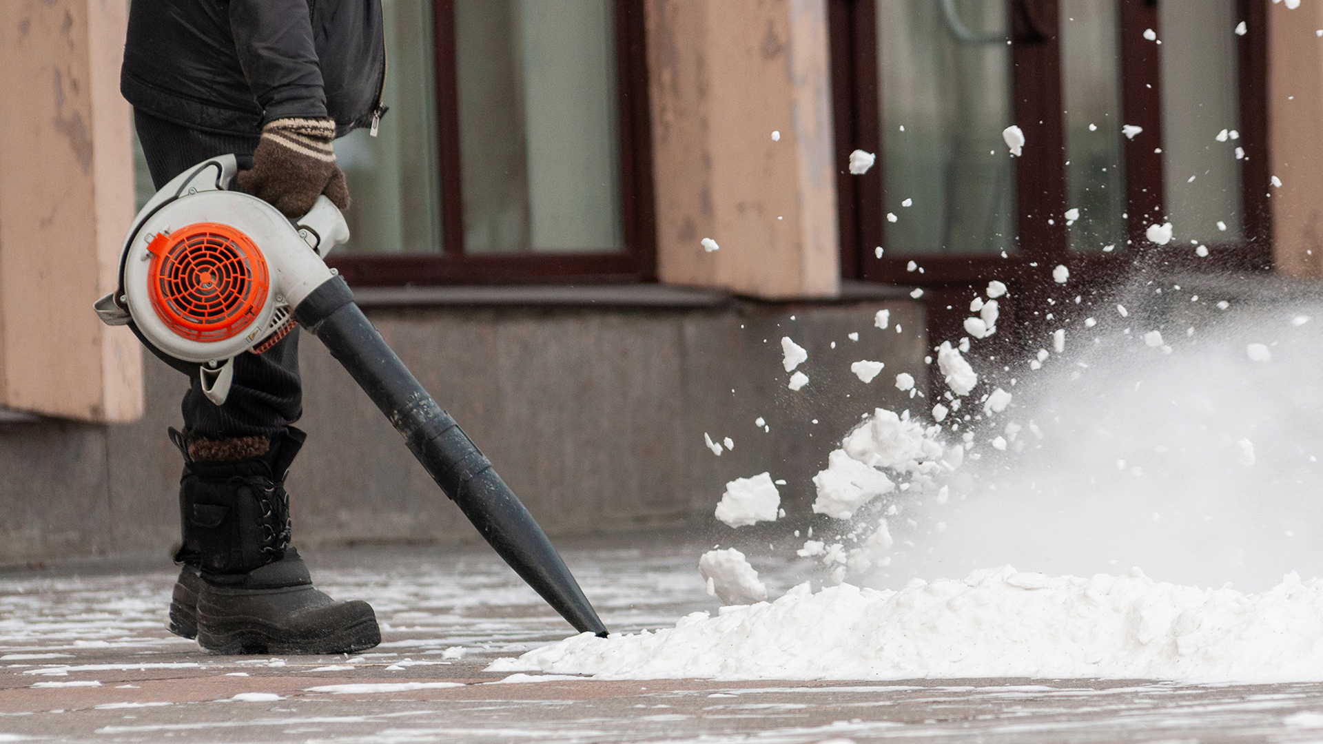 Can you use a leaf blower for snow